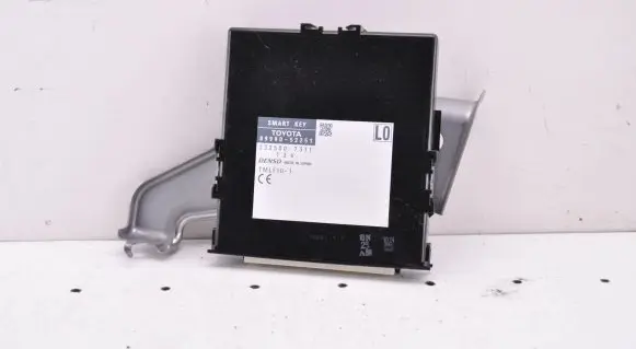 Toyota Verso-S Other devices 8999052251