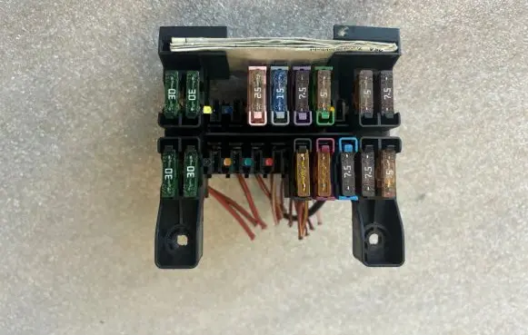 Mercedes-Benz E W211 Fuse box set A2115450301 13943311 2115450301