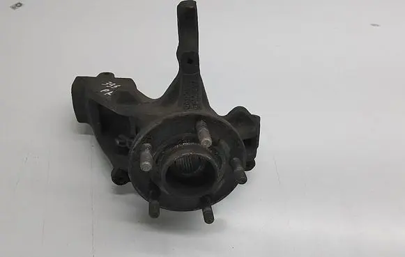 Ford Focus Front wheel hub AV613K171