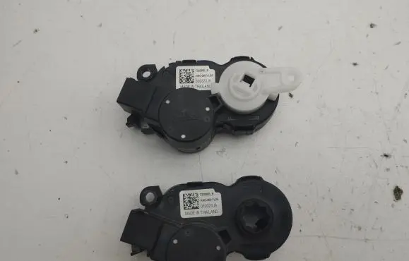 Nissan Juke II F16 Air flap motor/actuator 010323JA T32088B