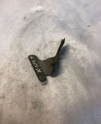 Audi Q7 4L Fender mounting bracket 4l0821135
