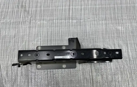 Maserati GranTurismo Fender mounting bracket D778