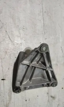 Mazda 3 III Gear shift cable bracket 