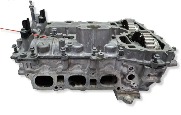 Peugeot 208 I Engine head S26309956 9808067110
