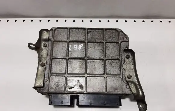 Toyota Avensis T270 Engine control unit/module 8966105D30