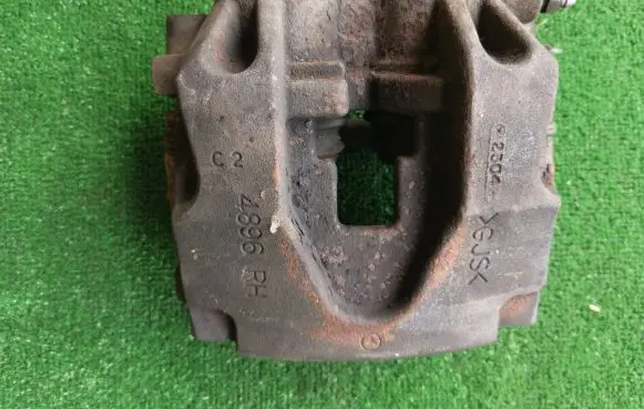 Front brake caliper