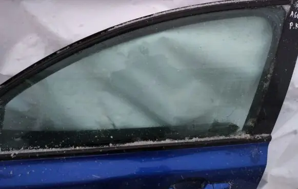 Volvo S40 Front door window glass four-door