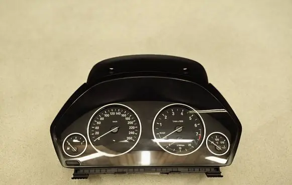 BMW 3 F30 F35 F31 Speedometer (instrument cluster) 17649411 9287475 007051025