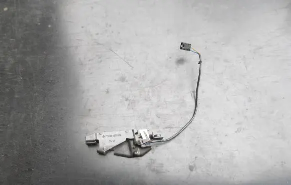 Mercedes-Benz SLK R170 Convertible roof lock/latch 1707900277 0697