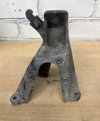 Audi A6 S6 C6 4F Engine mounting bracket 4F0199308P