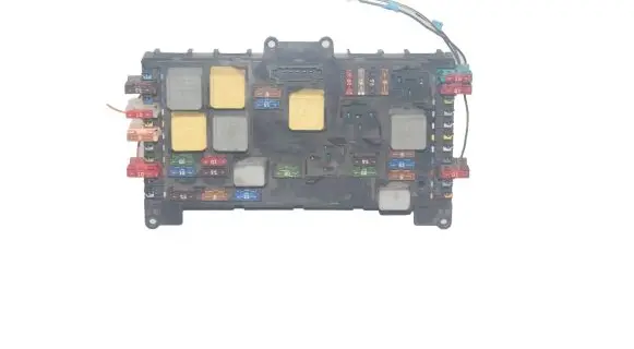 Mercedes-Benz Vito Viano W639 Fuse module A6395450301 A6395450401 070103