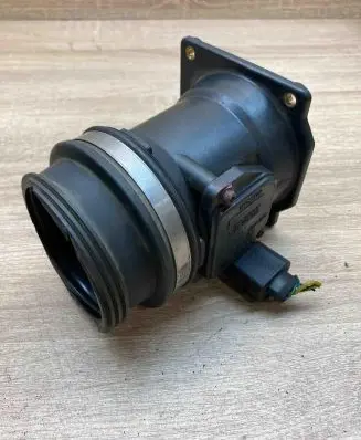 Volkswagen PASSAT B5 Mass air flow meter 078133471E AFH7008D I340