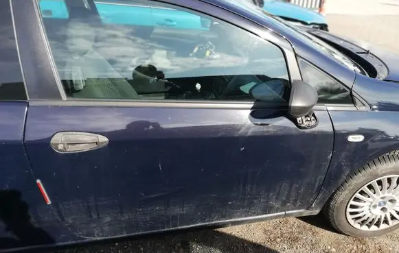Fiat Grande Punto Front door 475