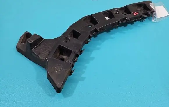 Rear bumper mounting bracket