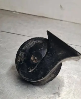 Audi A4 S4 B5 8D Horn signal E13000661