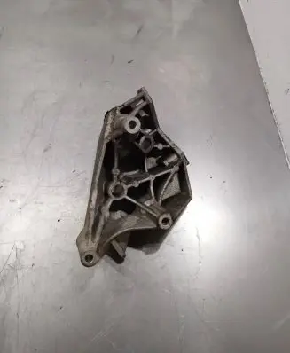 Skoda Fabia Mk2 (5J) Engine mounting bracket