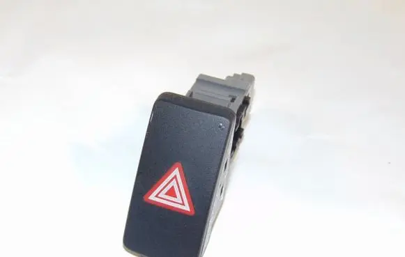 Toyota Avensis T270 Hazard light switch 8433205080 15B424