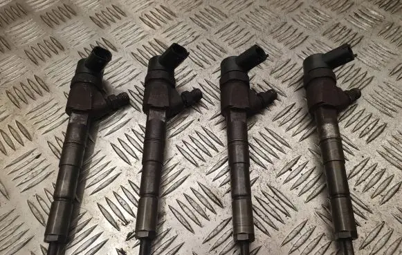 Opel Vectra C Fuel injectors set 0445110159
