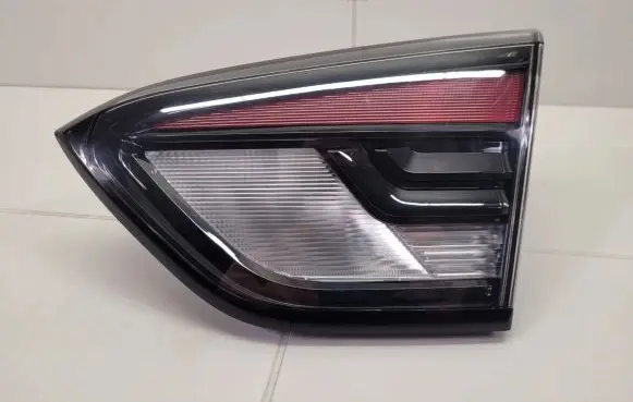 Tailgate rear/tail lights