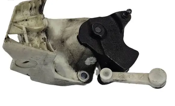 Engine mount bracket