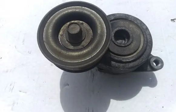 Mazda 3 I Generator/alternator belt tensioner