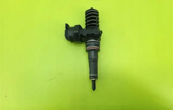 Audi A4 S4 B5 8D Fuel injector 038130073F