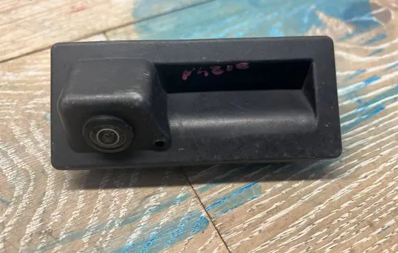 Volkswagen Arteon Tailgate opening switch 