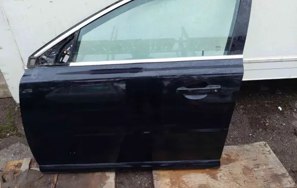 Volvo V70 Front door