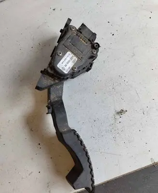 Renault Laguna II Accelerator throttle pedal 8200002904