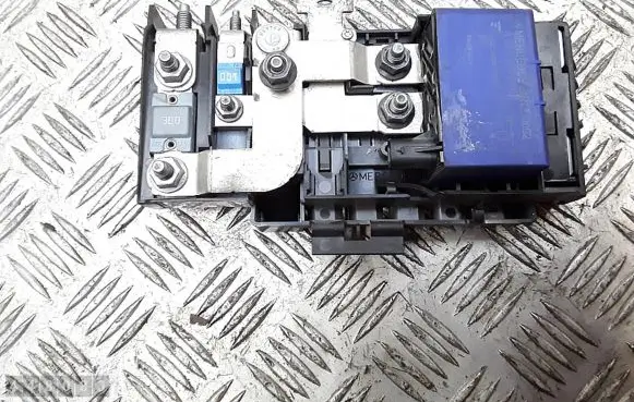 Mercedes-Benz A W176 Fuse module a2465401850