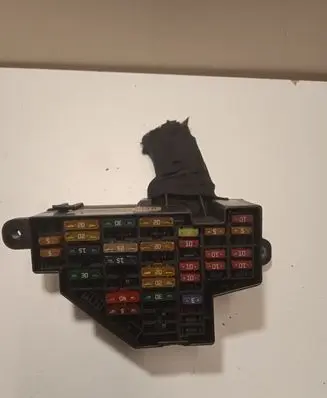 Volkswagen PASSAT B7 Fuse module 0061402740