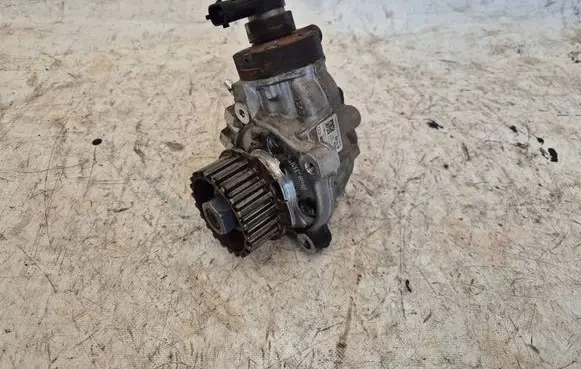 Citroen C4 III e-C4 Fuel injection high pressure pump 9817903080 0445010761