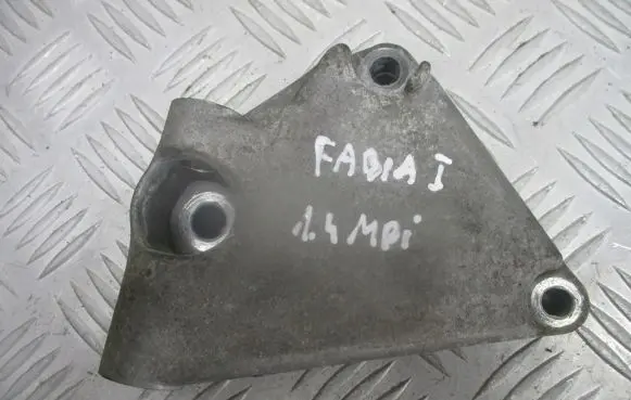 Skoda Fabia Mk1 (6Y) Engine mounting bracket 047903143L