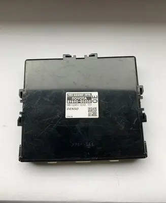 Toyota Avensis T270 Power management control unit 8969005050 1028500043