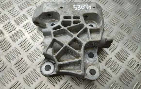 Engine mounting bracket