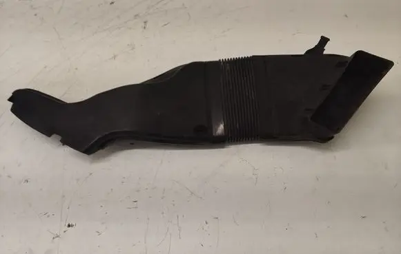 Audi A4 S4 B7 8E 8H Air intake duct part 8E0129618