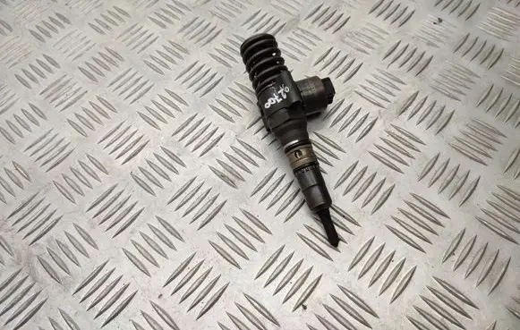 Volkswagen Touran I Fuel injector 03G130073G