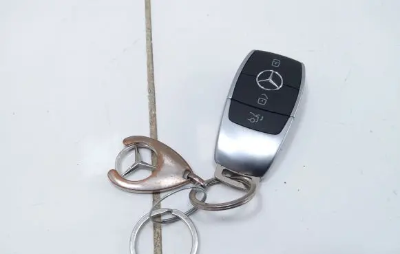 Mercedes-Benz A W176 Ignition key/card A2057660700