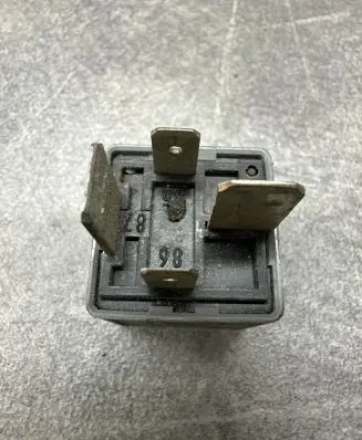 Audi A4 S4 B5 8D Other relay 8D0951253 V23134752X300
