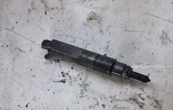 Volkswagen PASSAT B5 Fuel injector