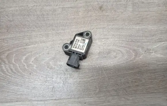Volvo V50 Airbag deployment crash/impact sensor 30737139