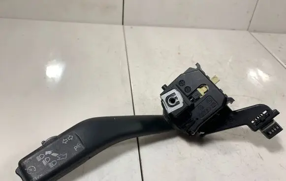 Volkswagen Golf V Indicator stalk 1K0953513G