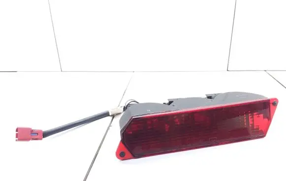 Chrysler Town & Country III Third/center stoplight 4676638 4576250 58622E