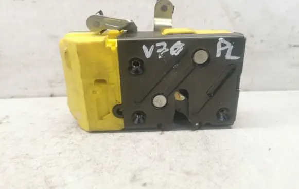 Volvo V70 Front door lock 39099749