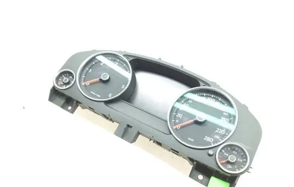 Volkswagen Touareg II Speedometer (instrument cluster) 7P6920882 0263677101