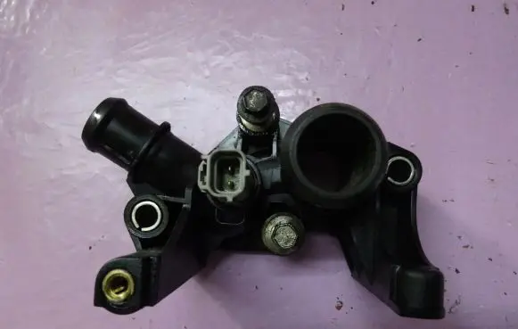 Ford Fiesta Thermostat/thermostat housing 7M5G8K556AC