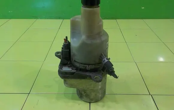 Volvo V50 Power steering pump 31329252