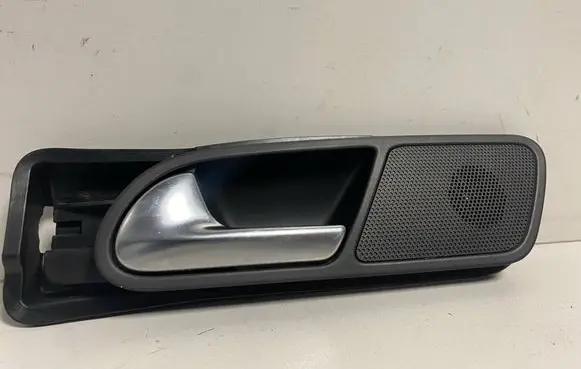Volkswagen Tiguan Rear door interior handle 5N0839197 5N0839113