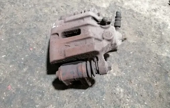 KIA Carens I Rear brake caliper