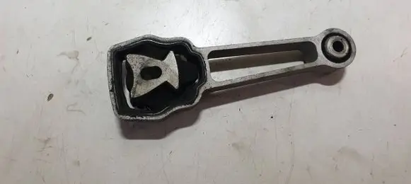 Volvo XC70 Engine mount bracket